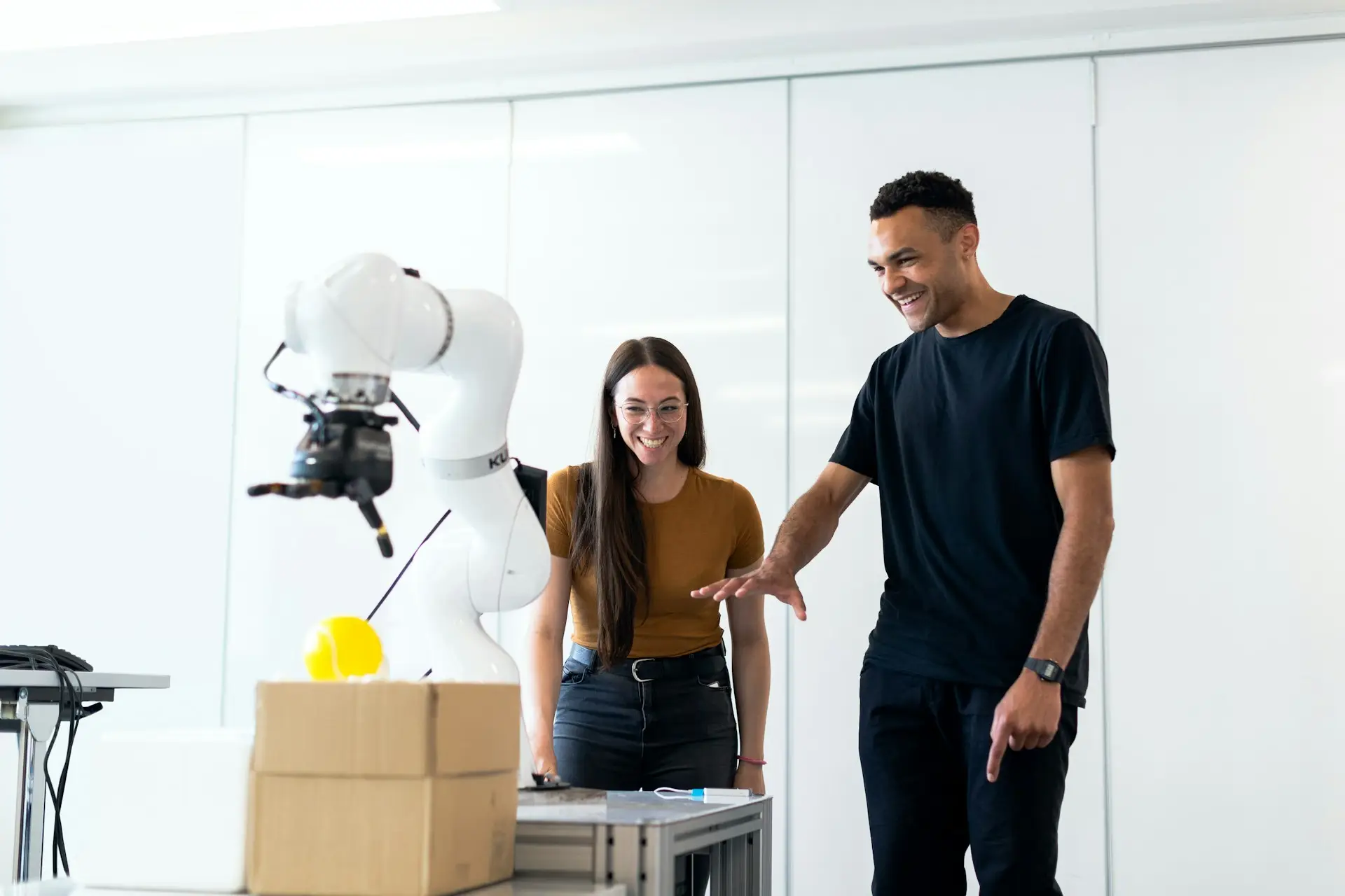 人の動作をロボット学習用データに変えるMeckaが6,000万ドル調達